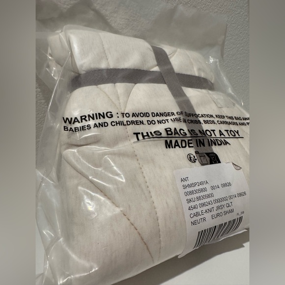 Anthropologie Soft cable Knit Pillow Cover in Cream - Picture 12 of 13